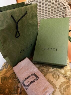 Gucci equilibrium shoe box